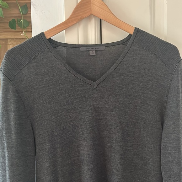 JOHN VARVATOS S 100% wool grey light weight v neck pull over sweater - Picture 3 of 12